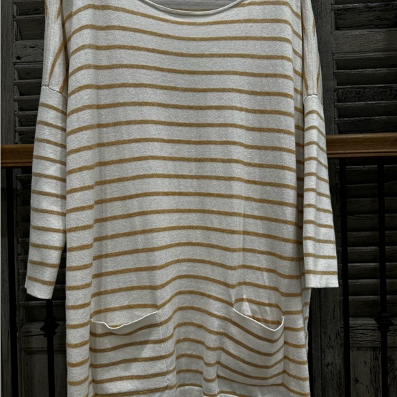 Lily Pulitzer white and gold size small sweater - Picture 3 of 4